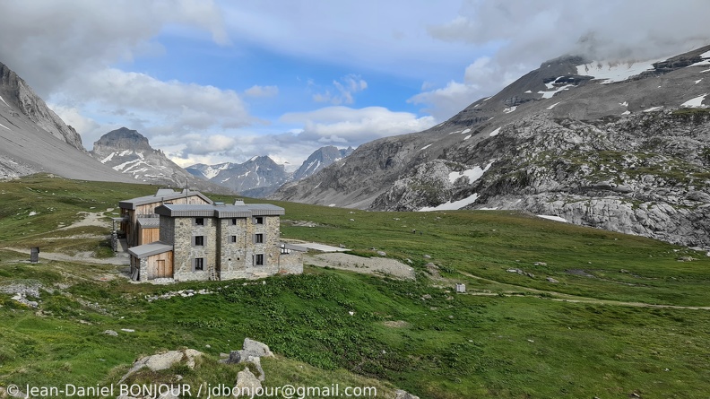Refuge du Col de la Vanoise (2518), au centre du parc national de la Vanoise 2020-07-14 258.jpg