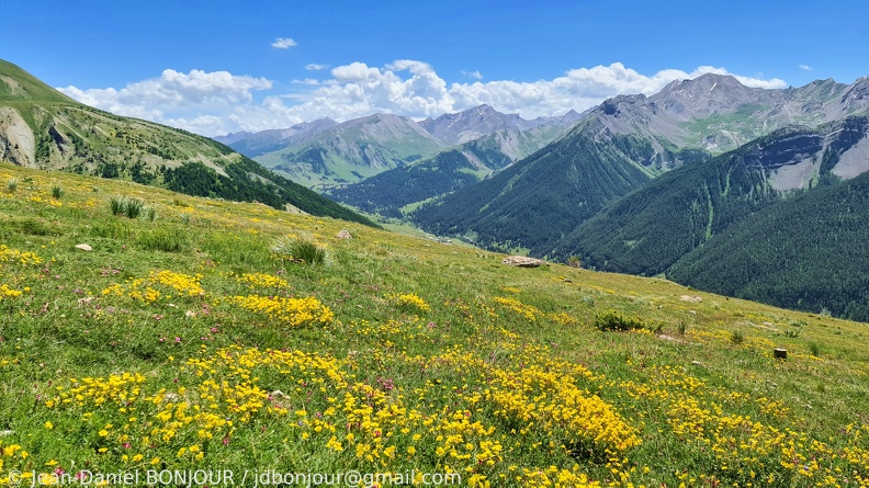 En-dessous du Col de Mallemort (2558), descente sur Larche (1680) 2020-07-23 554.jpg