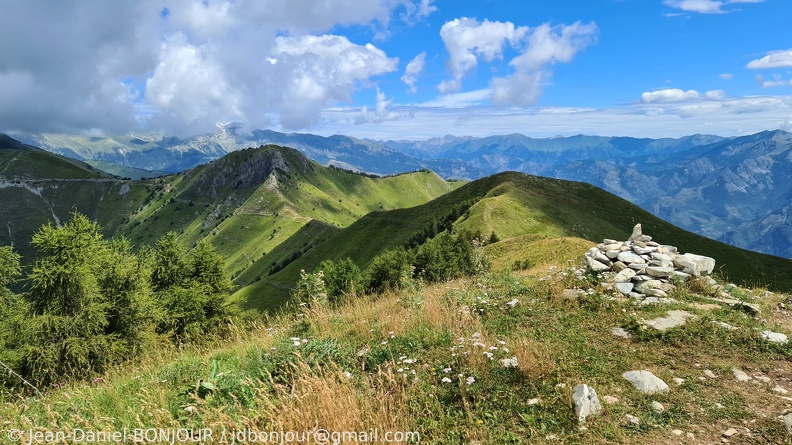 Depuis le sommet de Mangiabo (1821) (vue vers nord-est) 2020-08-04 1013.jpg