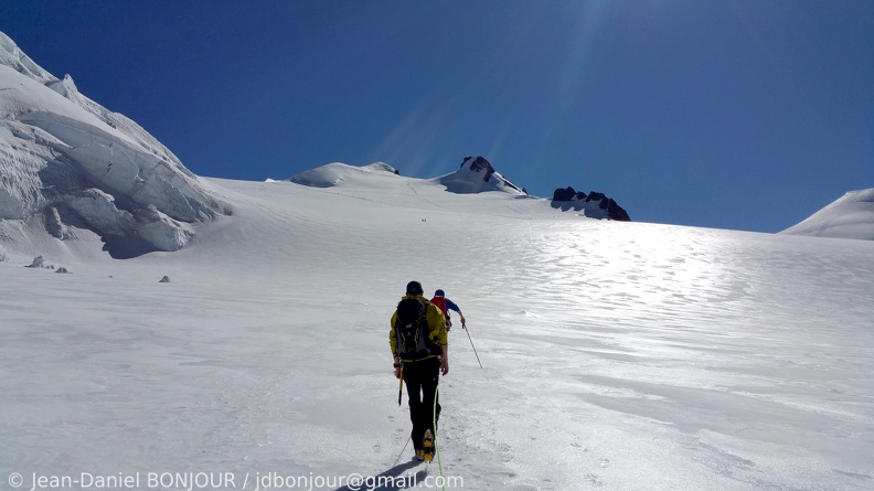 Marche glaciaire entre Naso del Liskamm et Corno Nero (au loin) 2016-08-23 163.jpg