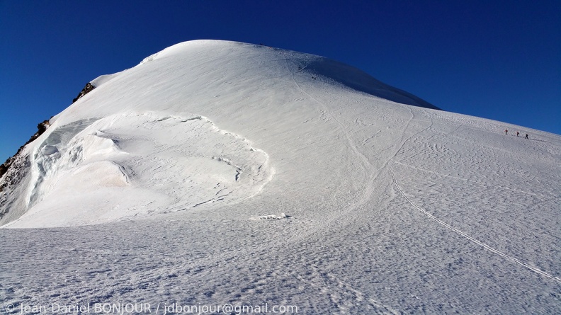 Au Col Vincent (4088), vue matinale sur Pyramide Vincent 2016-08-24 250.jpg