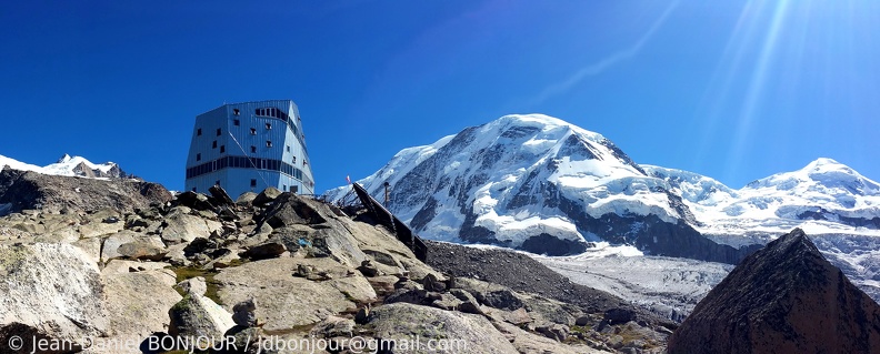 Cabane Monte-Rosa (2882), avec Liskamm et Castor 2016-08-25 631 pano.jpg