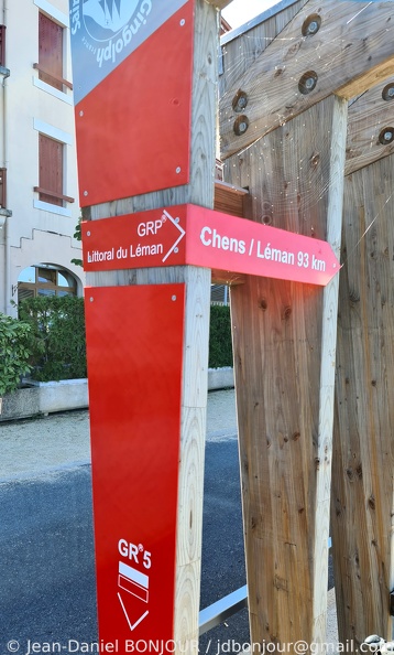 Début du GR5 dans la partie française de St-Gingolph, au bord du Lac Léman (373) 2020-09-04 002.jpg