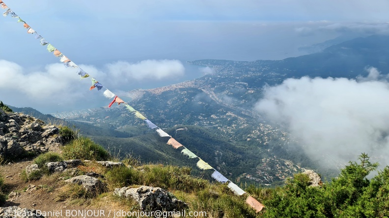 Depuis le Roc de l'Orme (1132m), vue plongeante sur Menton 2021-07-24 946.jpg