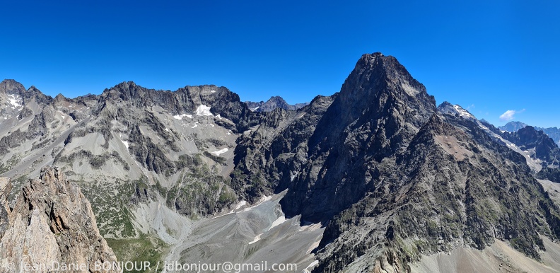 Depuis le sommet du Pic Turbat (3031), vue au nord-est avec L'Olan (3564) à droite 2022-07-10 238.jpg