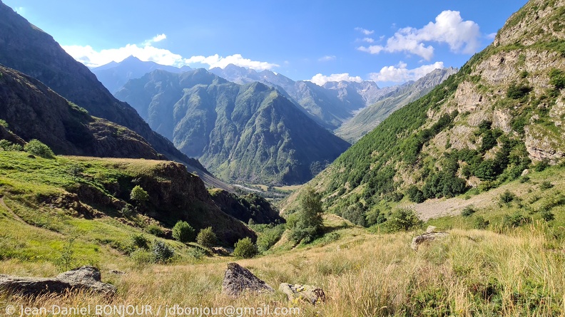 Vue arrière depuis le chemin menant au Refuge de l'Olan 2022-07-09 186.jpg