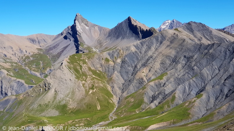 Depuis le Col de Gouiran (2597), vue vers le nord-ouest (où l'on va) 2022-07-07 074 CTY.jpg