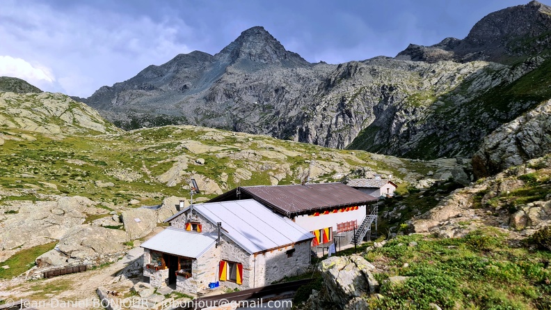 Rifugio Battaglione Alpini Monte Granero CAI (2377), et Monte Granero (3170) 2022-07-25 244.jpg