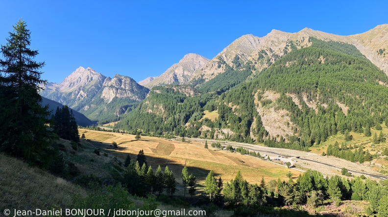 En-dessus de L'Échalp, vue arrière vers le sud 2022-07-25 215.jpg