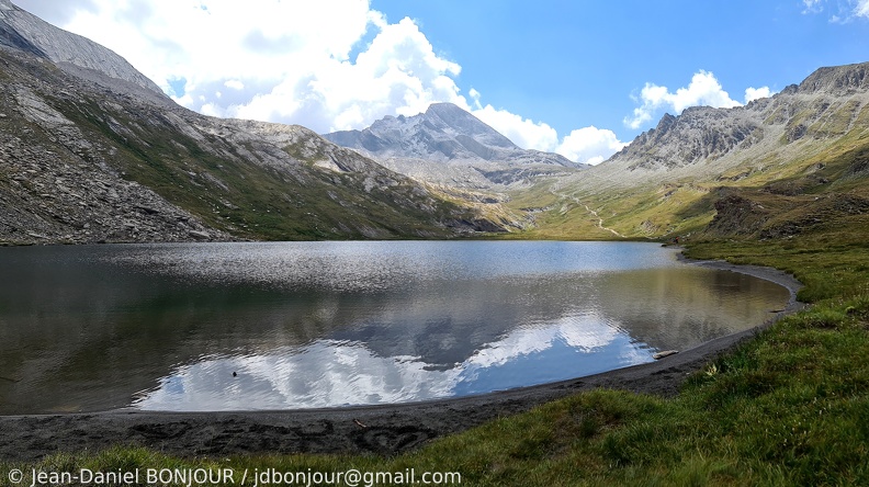 Lac Foréant (2610), vue arrière vers le sud avec le Pain de Sucre (3210) au loin 2022-07-24 201.jpg