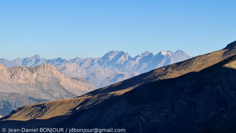 Lumière matinale sur le massif des Écrins 2022-07-24 154.jpg
