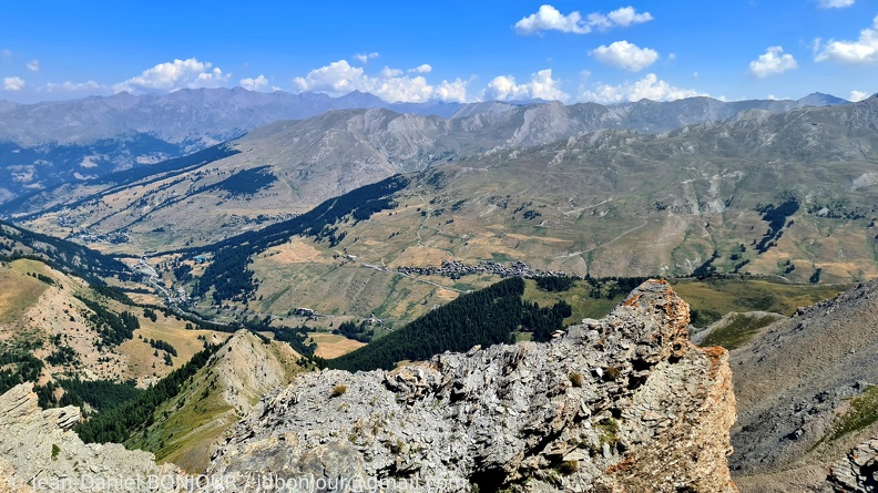 Peu avant la Pointe des Marcelettes, vue au nord en direction de Saint-Véran 2022-07-22 046.jpg